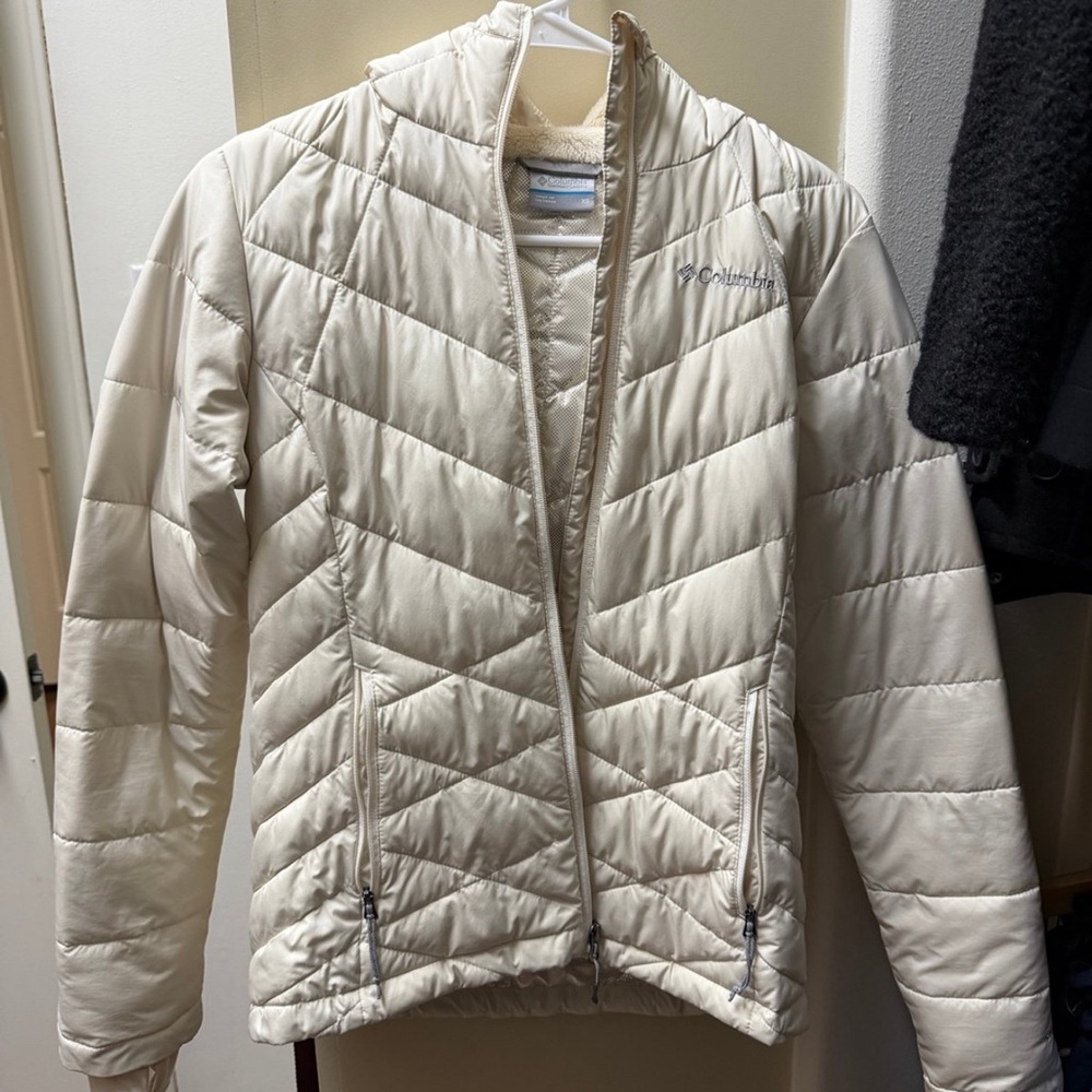 Columbia Women's Cream Quilted Packable Puffer Jacket